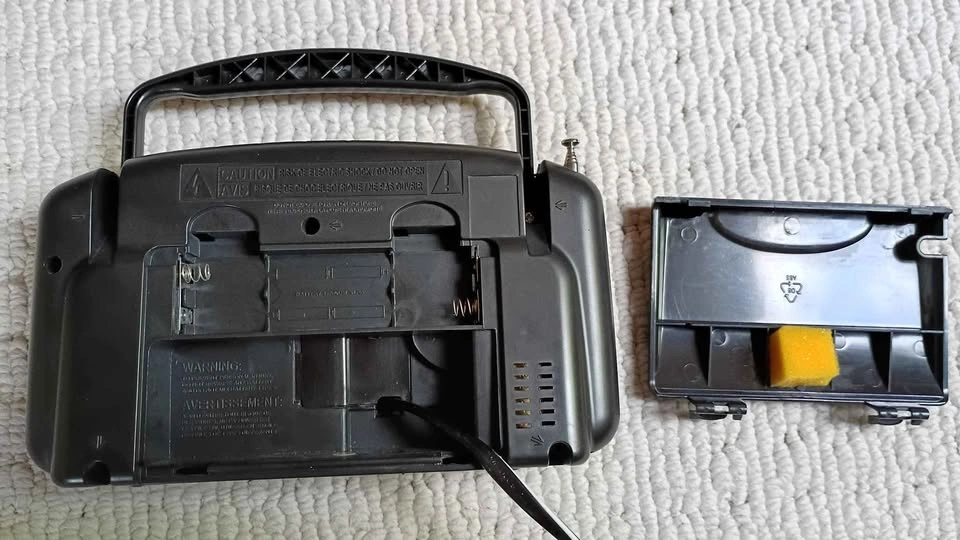 GE Portable AM/FM Radio 7-2664B - photo 4