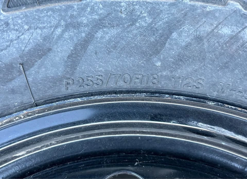255/70R18 Bridgestone Tire on new Rim - Like new - photo 3