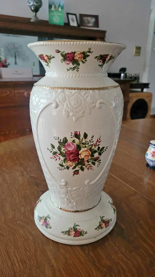Old country rose vase