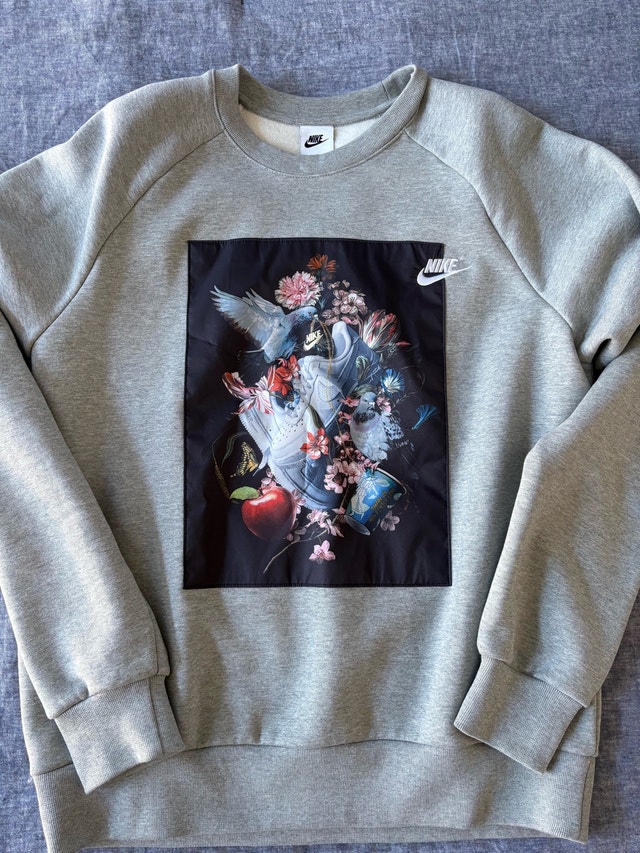 Nike Sweatshirt - Medium