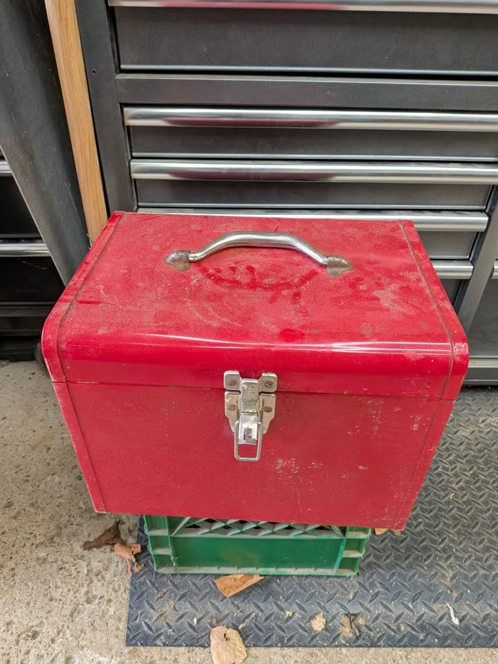 red tool box - photo 2