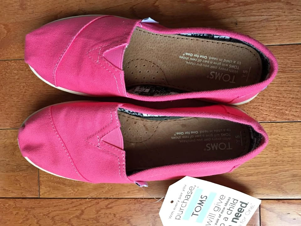 Toms Youth Classics Pink Slip-Ons
