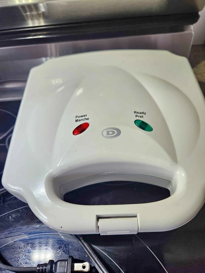 Electric Sandwich Maker – Perfect for Quick, Tasty Meals!