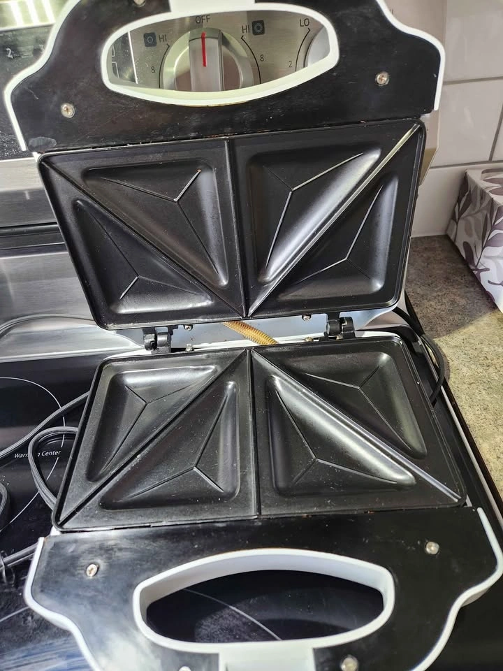 Electric Sandwich Maker – Perfect for Quick, Tasty Meals! - photo 3