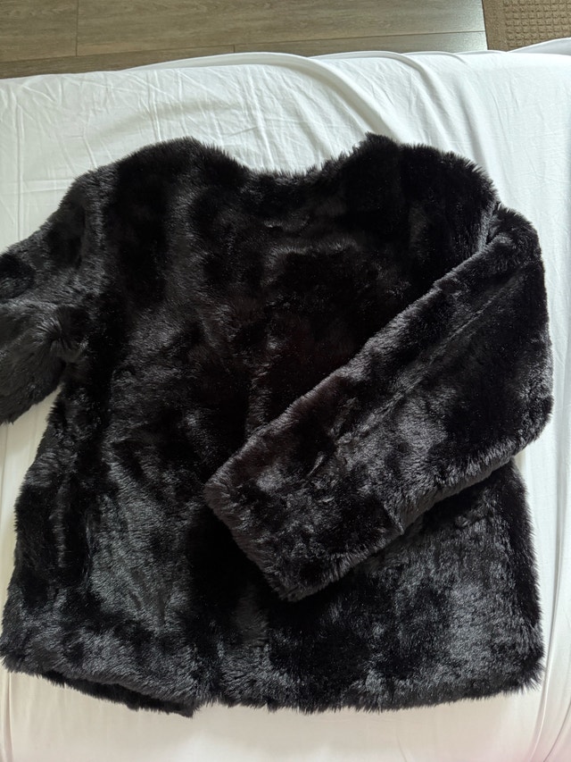 Korean Brand JYM Women's Plush Black Faux Fur Teddy Jacket - photo 2