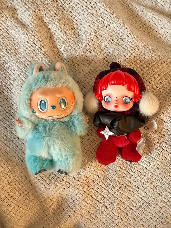 POPMART DOLLS - LABUBU & SKULLPANDA