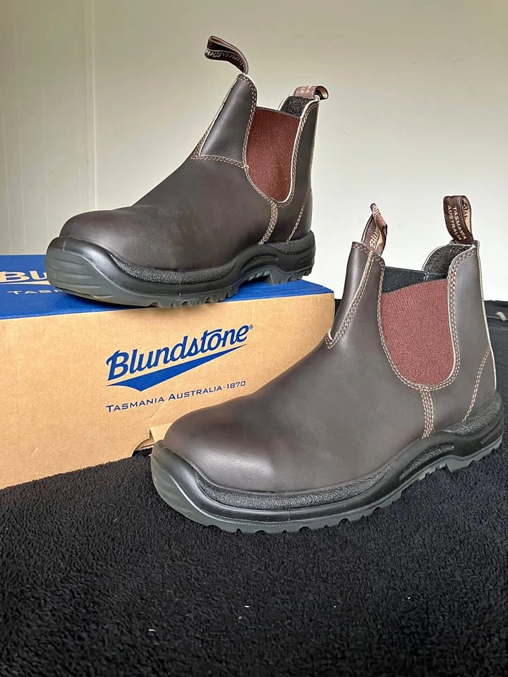 Men Blundstone steel-toe boots size US11 (New)