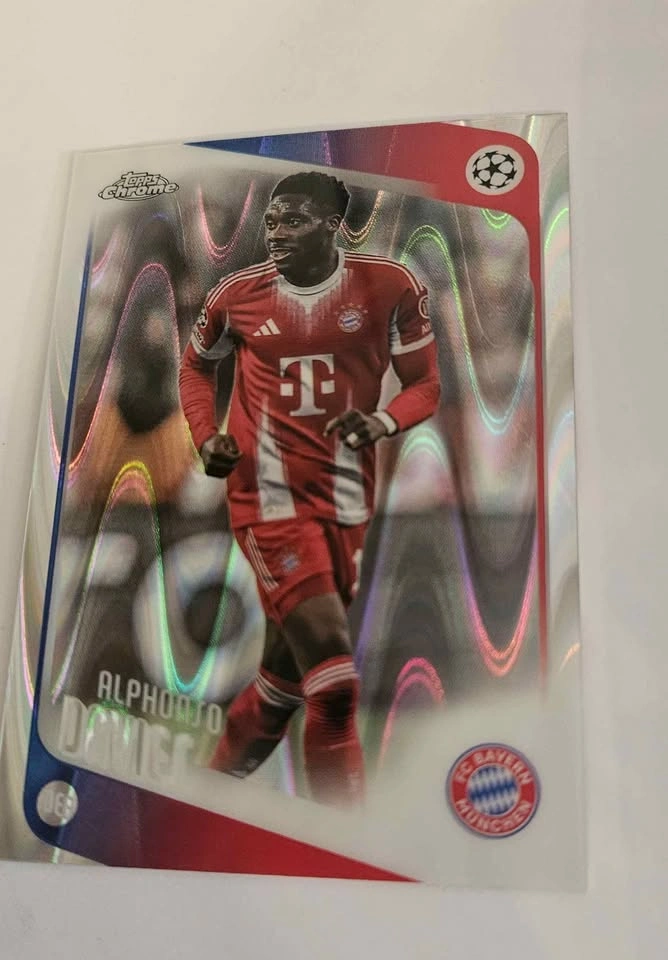 2025-26 Topps Chrome Soccer Alphonso Davies Pulse Refractor - photo 3