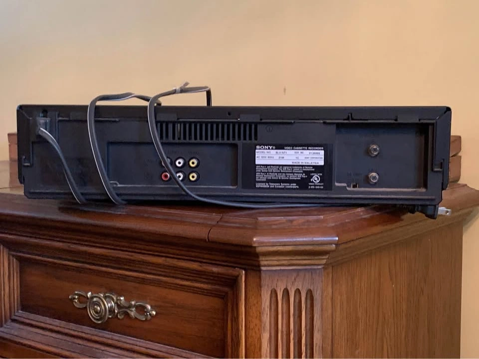 Sony SLV-N71 4 head Hi-Fi VCR - photo 2