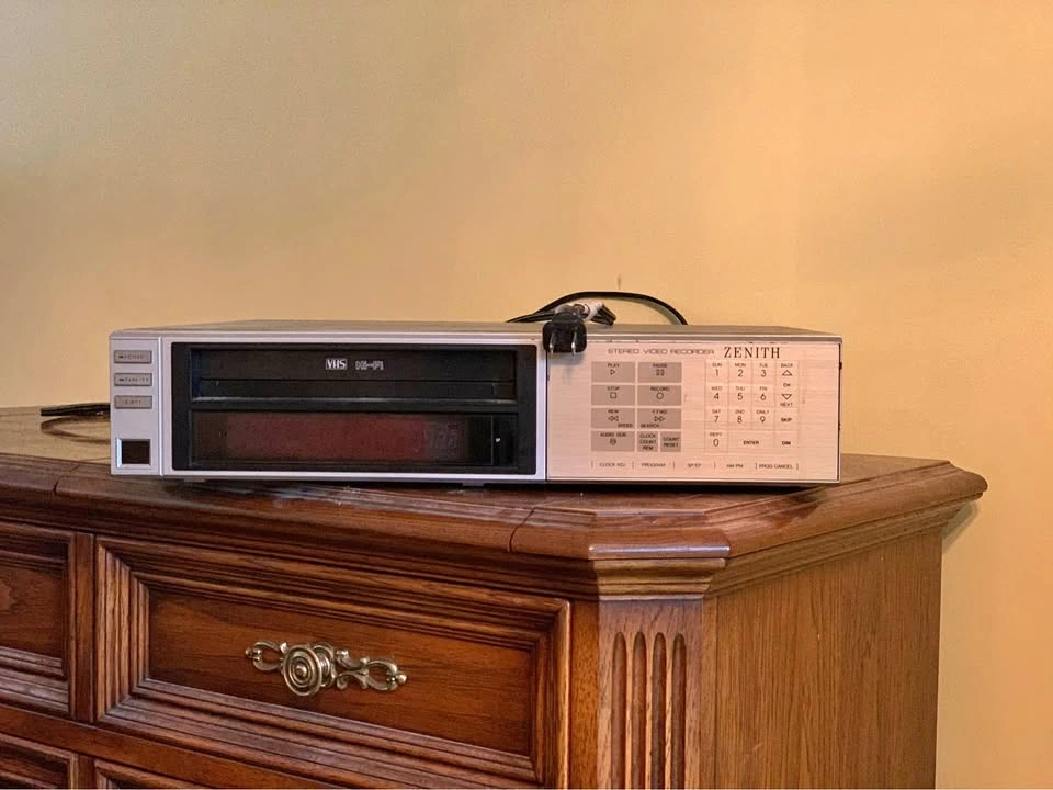 Zenith vr1810 VHS video cassette recorder