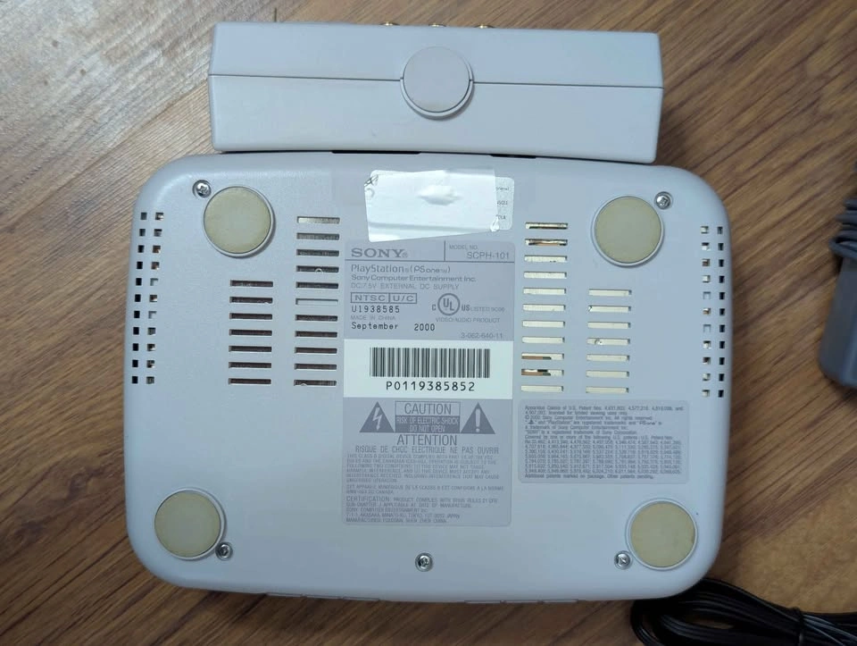 Sony PSone with LCD Screen & Memory Card - photo 5