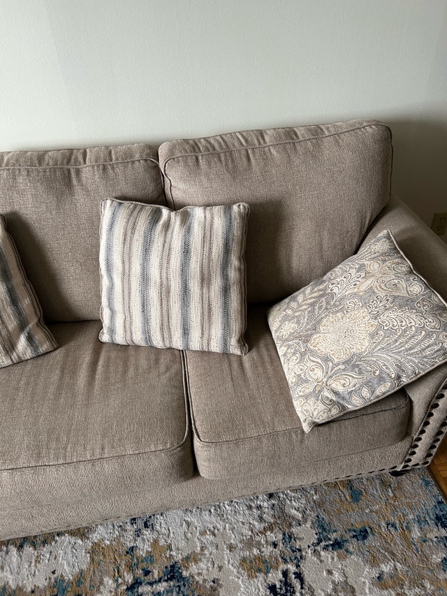 MOVING SALE – BEAUTIFUL SOFA & LOVESEAT SET – $700 - photo 3