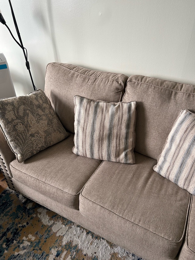 MOVING SALE – BEAUTIFUL SOFA & LOVESEAT SET – $700 - photo 4