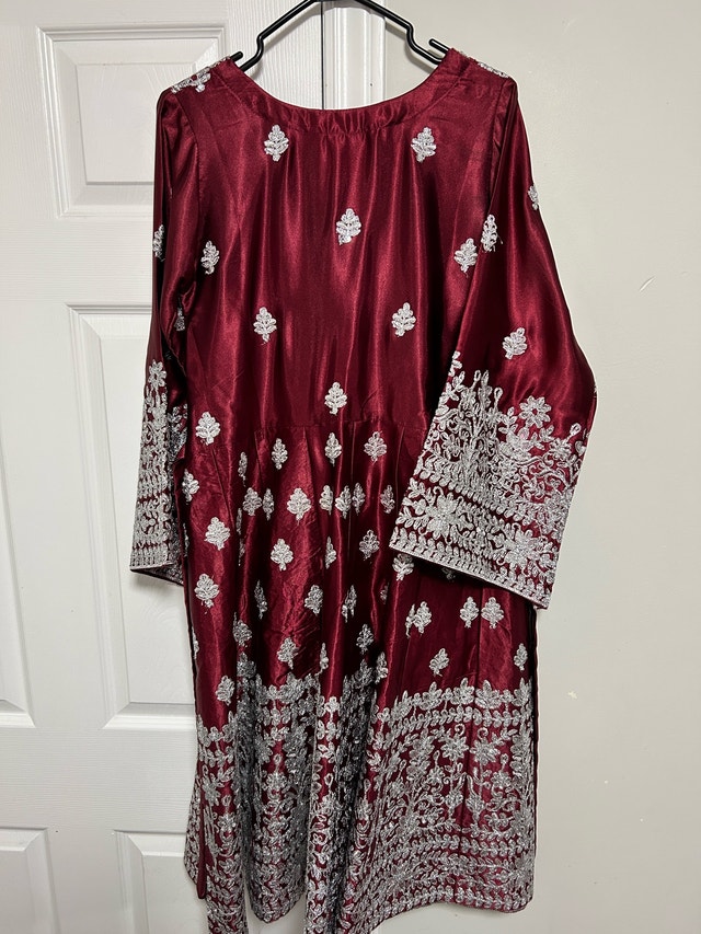 Gorgeous Maroon 3-Piece Pakistani Salwar Suit (Size M) - Heavy - photo 2