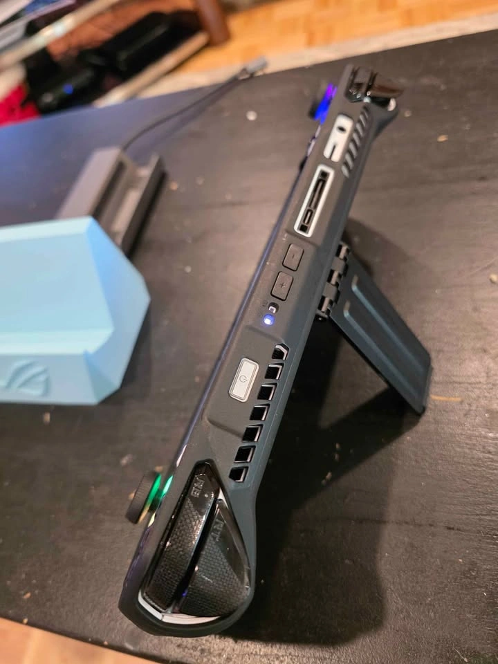 ASUS ROG Ally (Z1 Extreme, 1TB SSD, Dbrand Case) - photo 3
