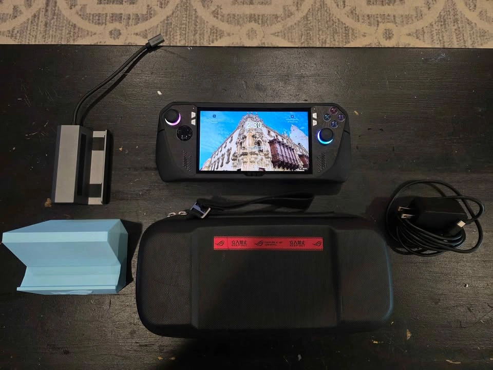 ASUS ROG Ally (Z1 Extreme, 1TB SSD, Dbrand Case) - photo 4