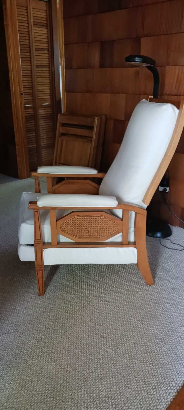 Two Reclining Chairs - photo 2