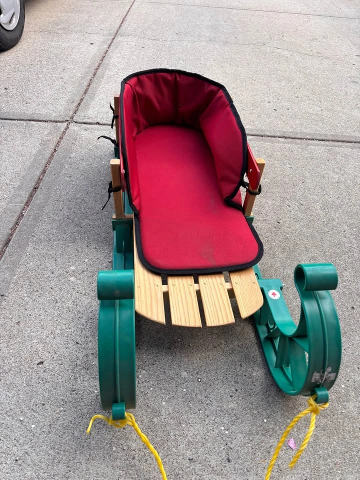 Green sled with red padded seat - photo 2