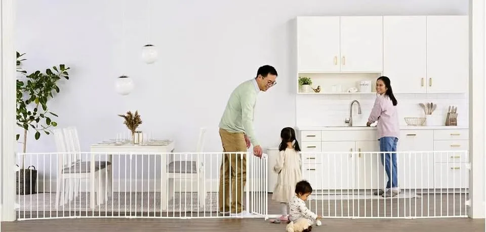 Regalo Baby Gate and Play Yard thumbnail
