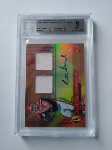 2017 Panini Gold Standard Patrick Mahomes Rookie Jersey Auto