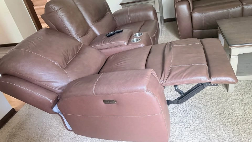 Power Reclining Leather Sofa & Loveseat Set – Tepperman’s - photo 4