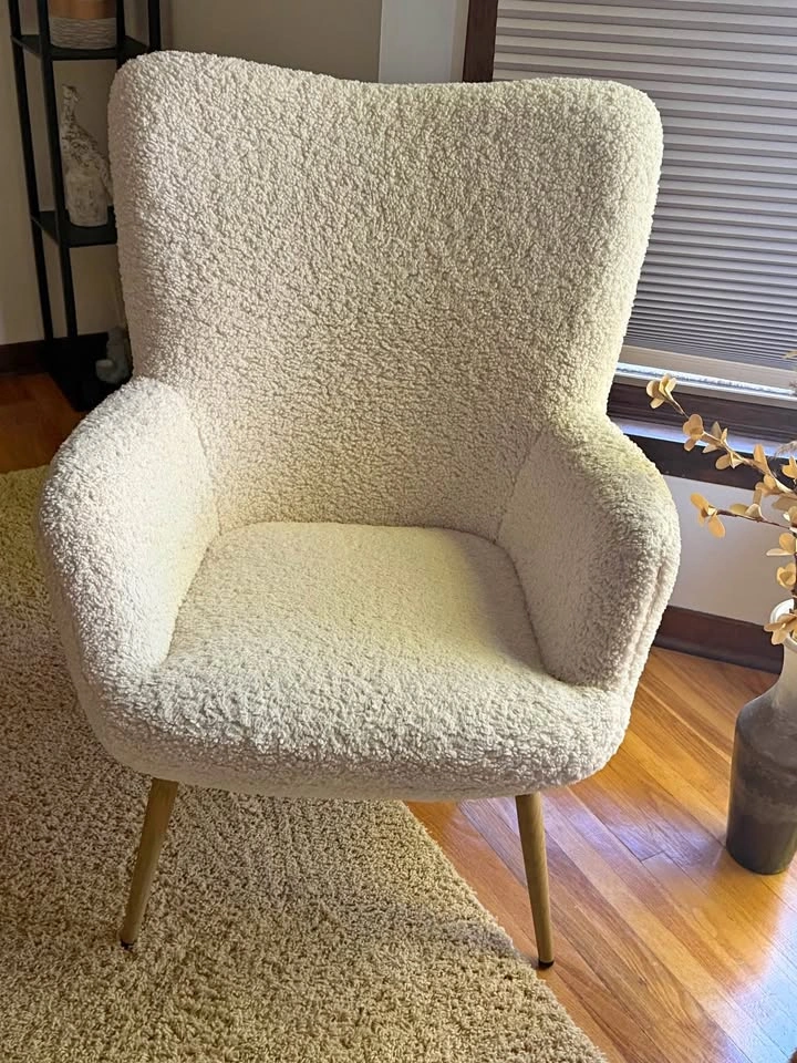 Cream Bouclé Accent Chair – Excellent Condition