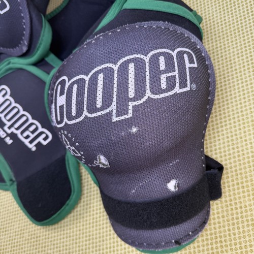 Cooper 2000 M Hockey Shoulder Pads Chest Protector - photo 2