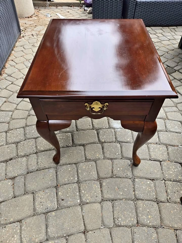 Vintage Queen Anne Style Mahogany Accent / End Table
