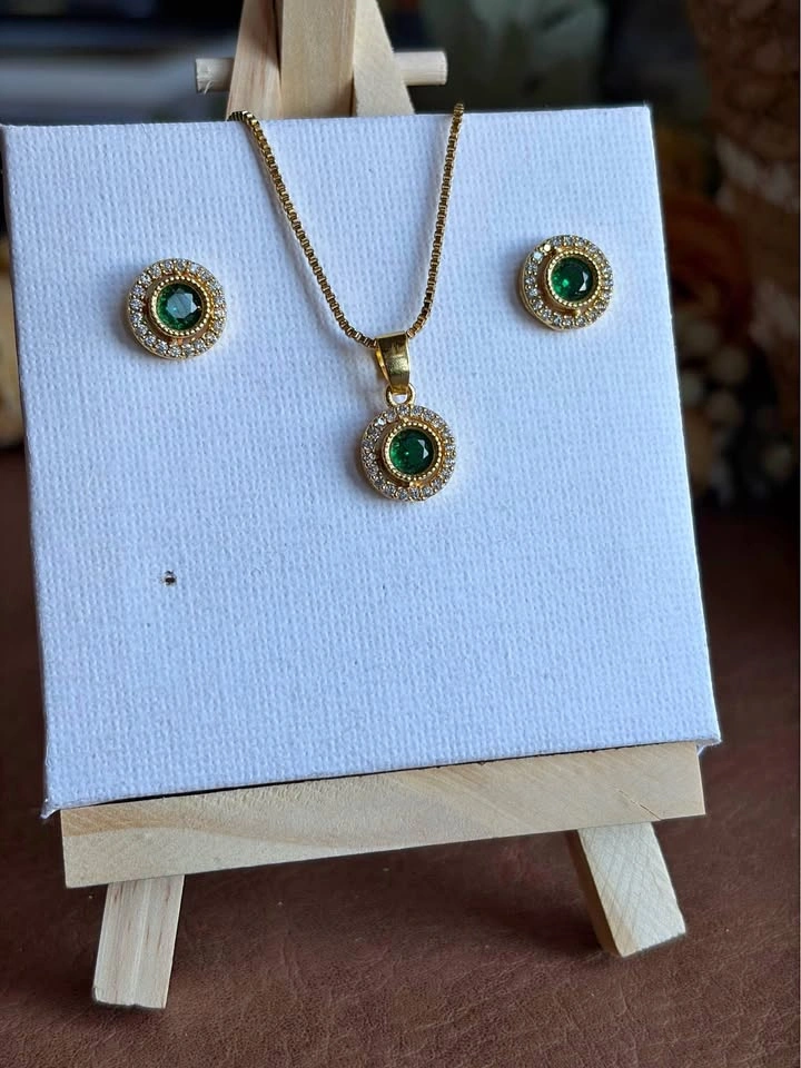 Pendant set