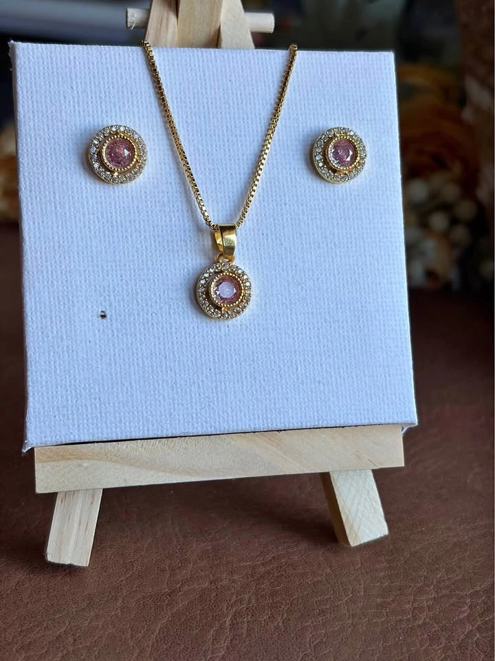 Pendant set