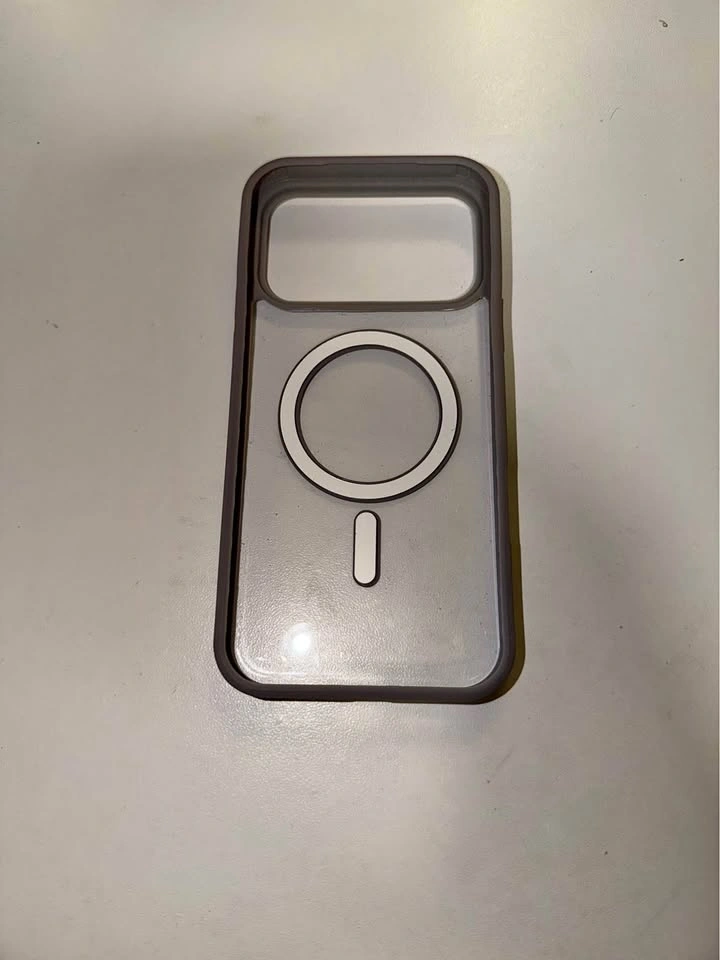 Iphone 17 pro max clear with magsafe case