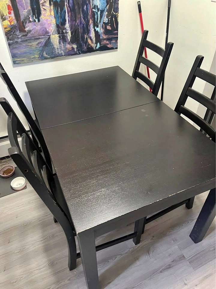 Dining table + 4 chairs