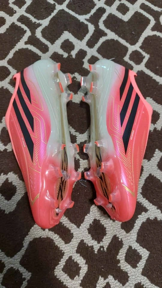 Adidas F50 hyperfast league laceless model - photo 2
