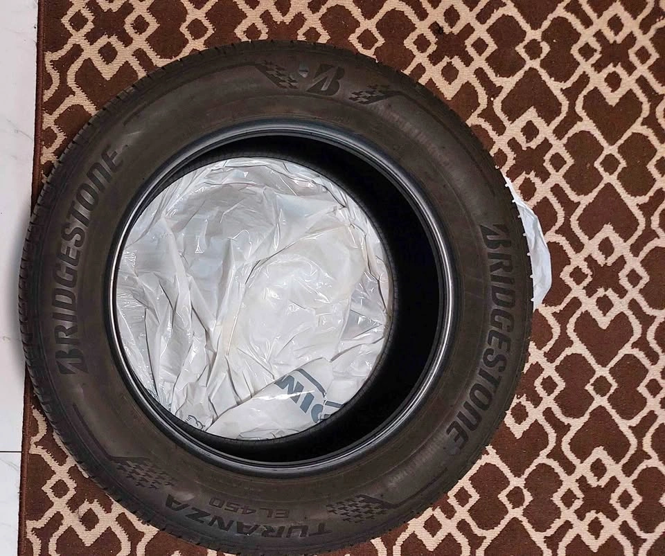 Bridgestone Turanza EL450 235/60R18 Tire
