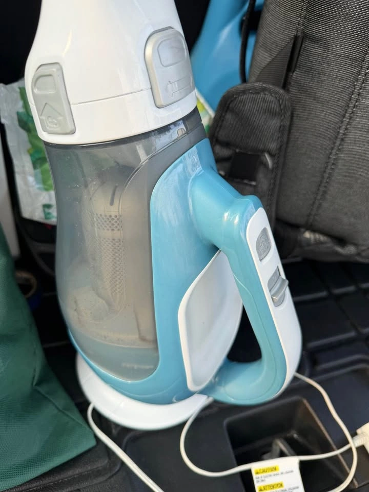 Black+Decker 16V Lithium Handheld Vacuum - photo 2