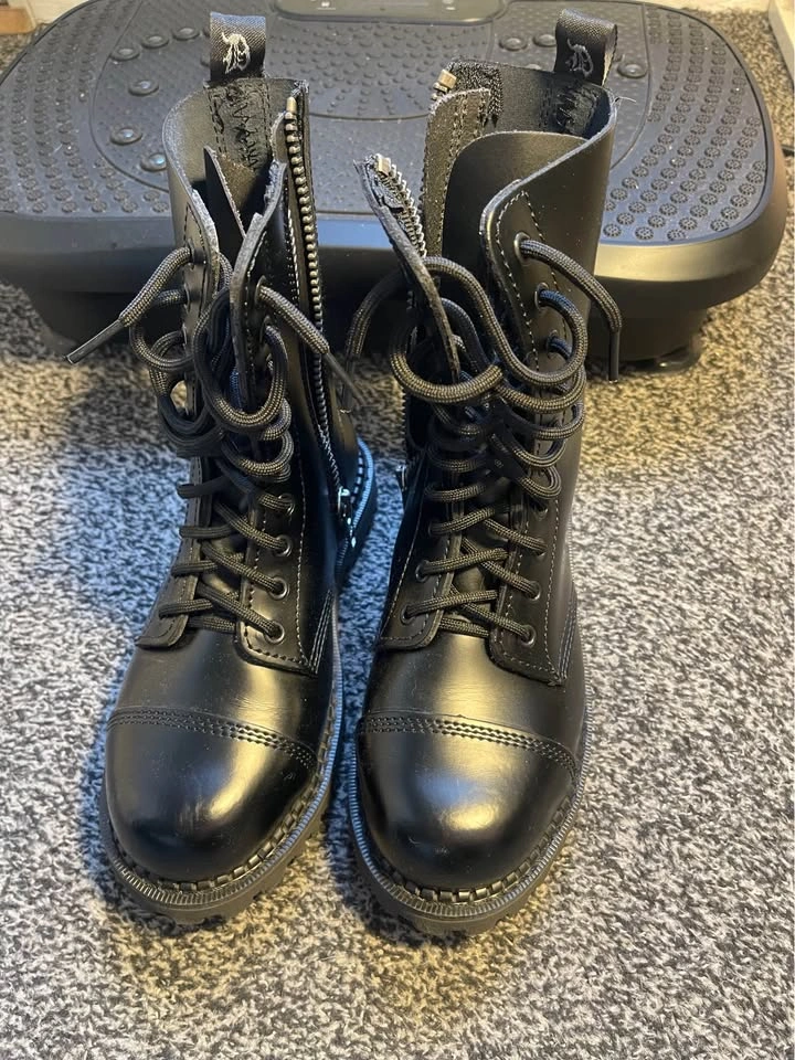 Demonia Riot-10 women size 8 - photo 5