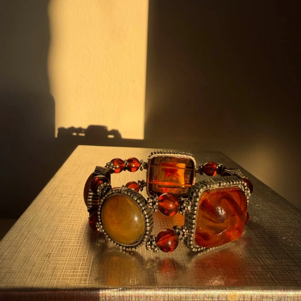Vintage Style Chunky Amber Art Glass Stretch Bracelet - photo 3