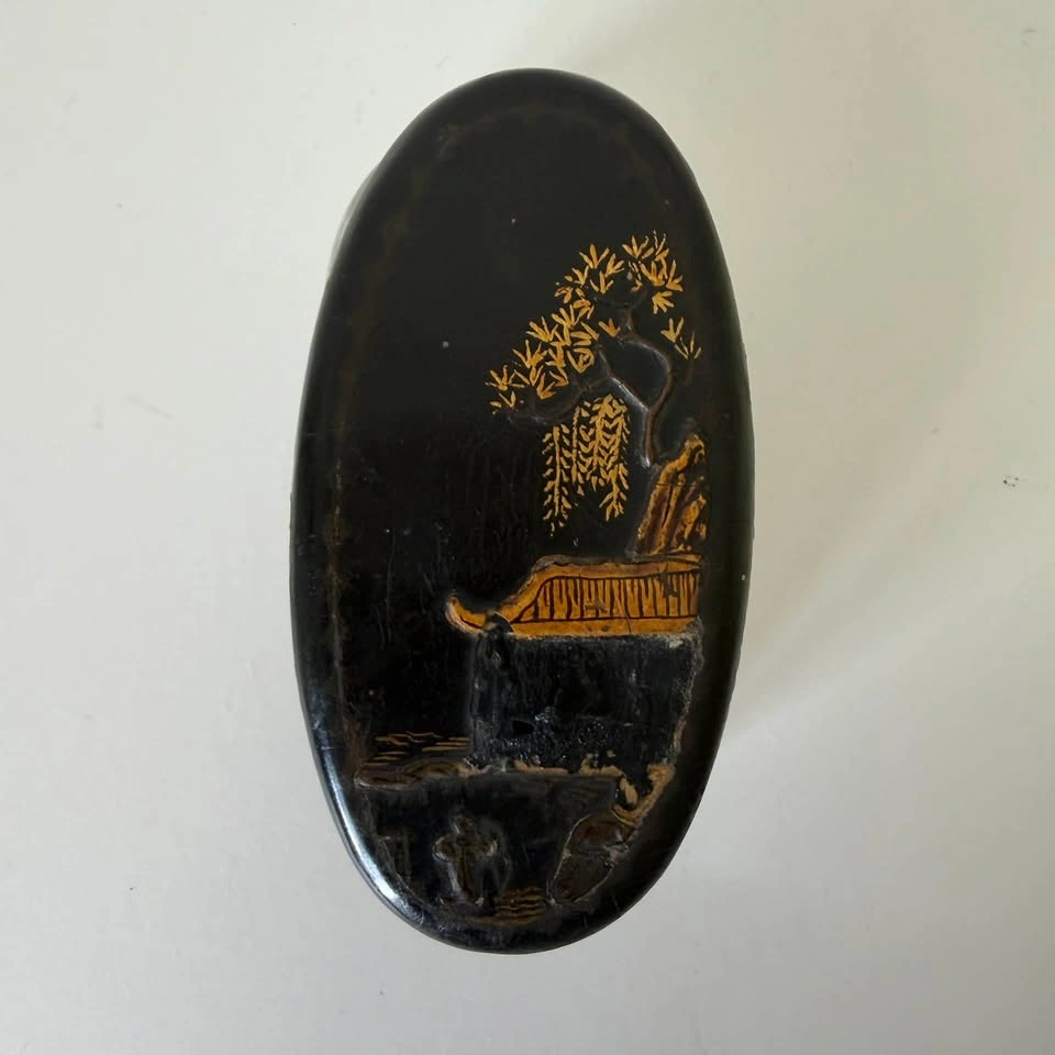 Antique Chinoiserie Lacquered Wood & Glass Trinket Box - photo 3
