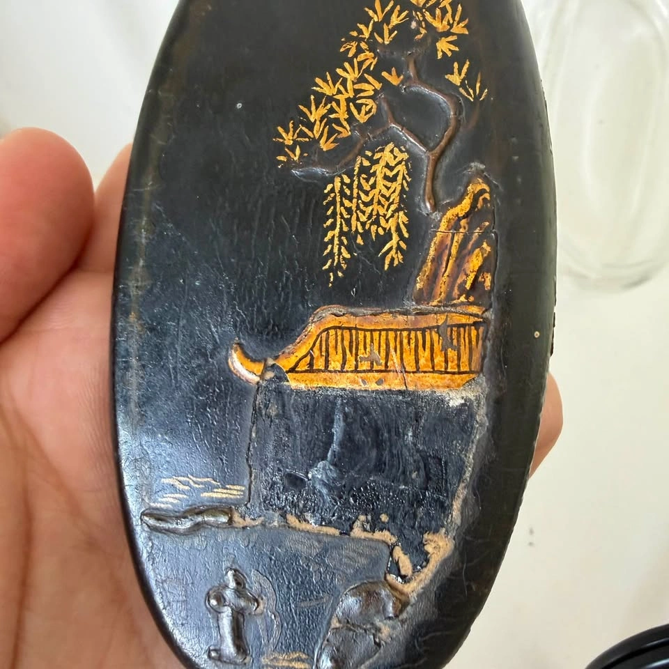 Antique Chinoiserie Lacquered Wood & Glass Trinket Box - photo 5