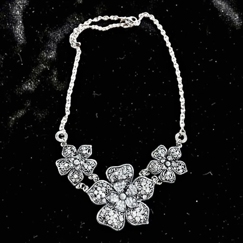Silver flower necklace