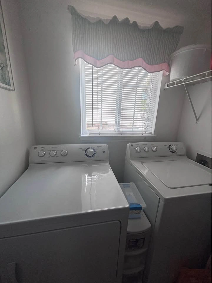 Washer and dryer set - photo 2