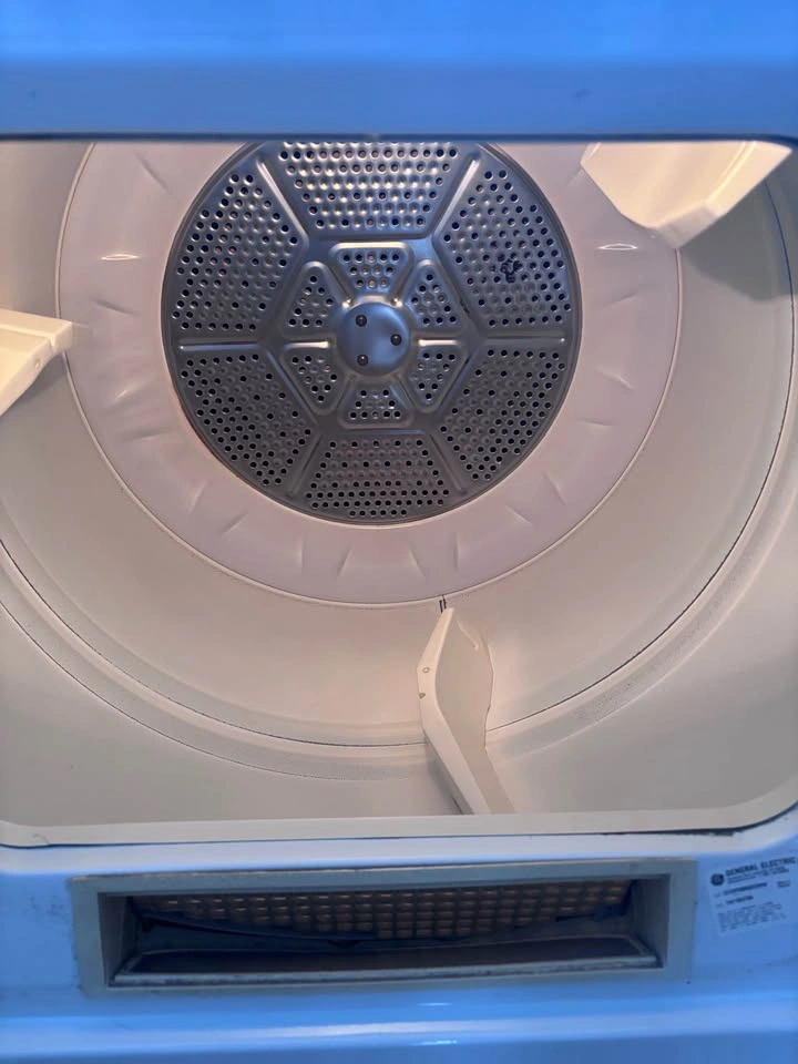 Washer and dryer set - photo 3