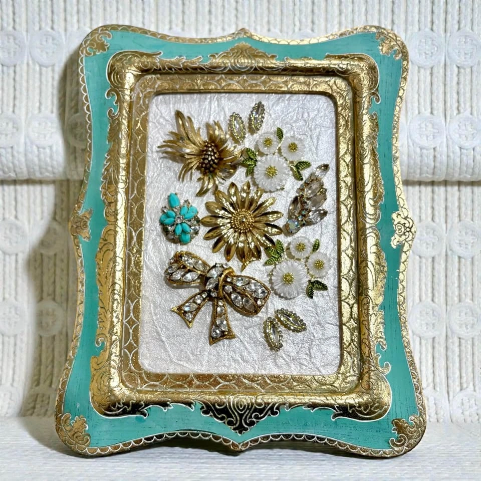 Vintage-Style Ornate Frame HandMade with Vintage & New Jewelry - photo 2