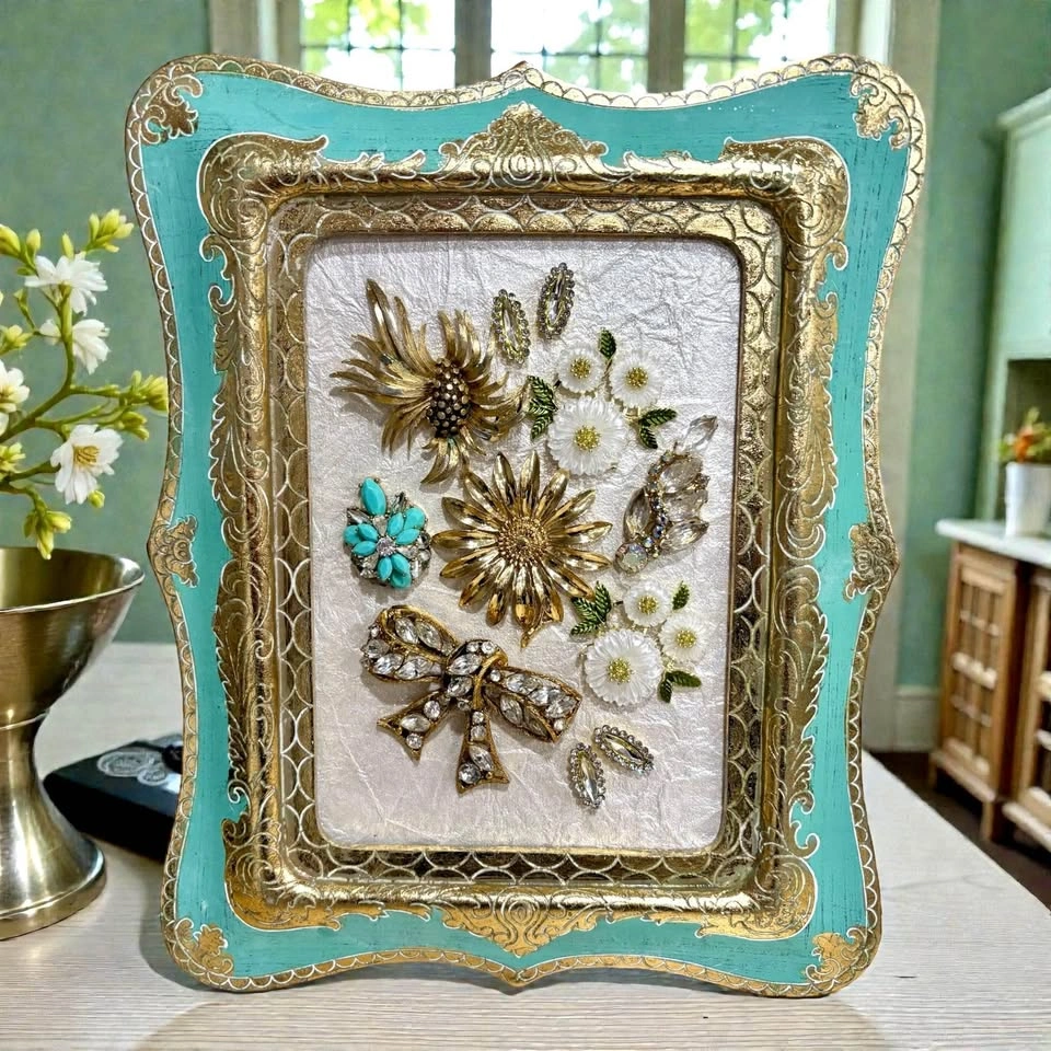 Vintage-Style Ornate Frame HandMade with Vintage & New Jewelry - photo 3