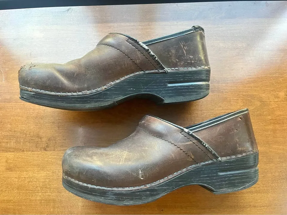 Dansko men’s leather clogs - size 41