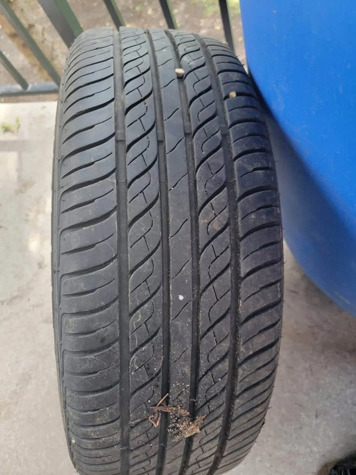 Rovelo RPH-778 Car tire with rims - photo 2