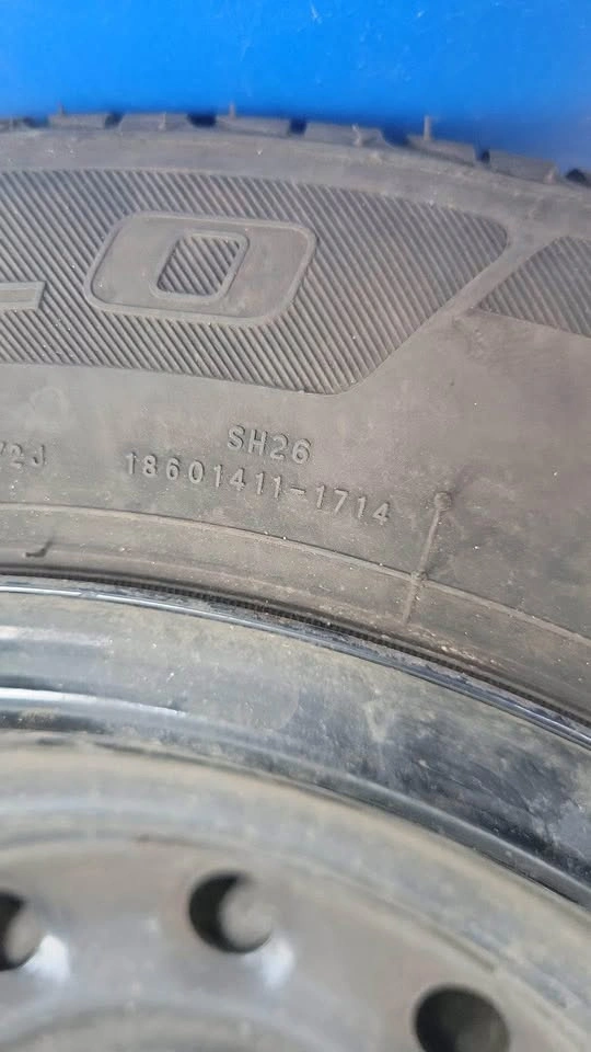 Rovelo RPH-778 Car tire with rims - photo 3
