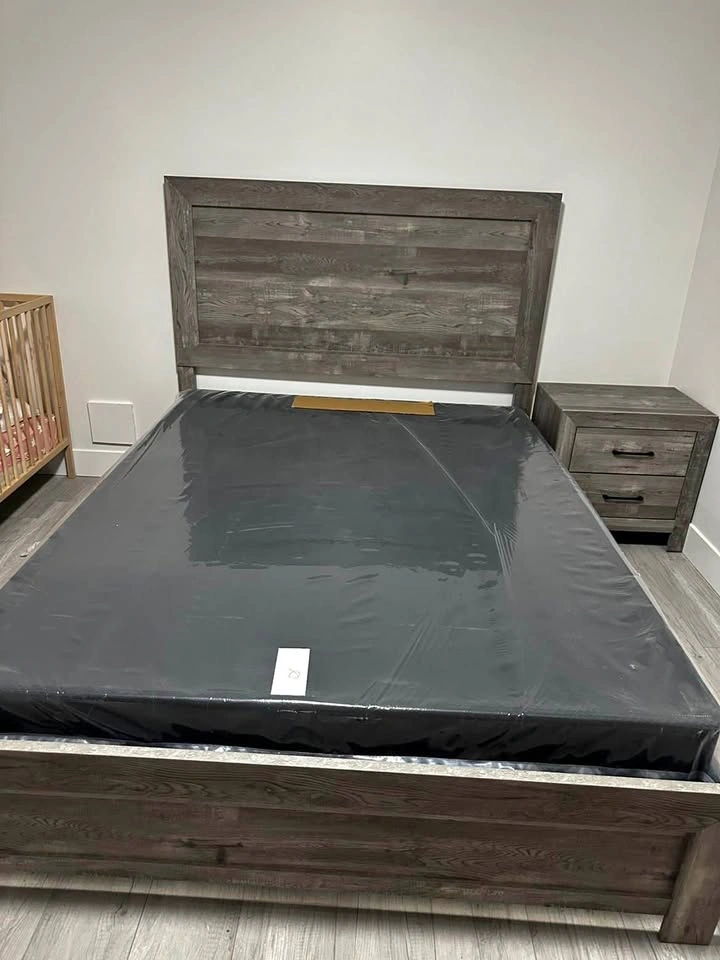 Grey Wood Bedroom Set – Dresser, Mirror & Nightstand