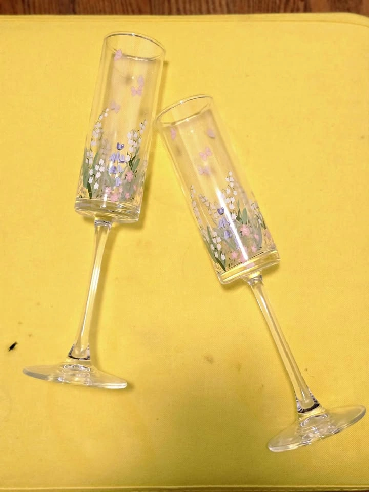 2 Champagne Glasses (New) | Floral and Butterfly Engrave