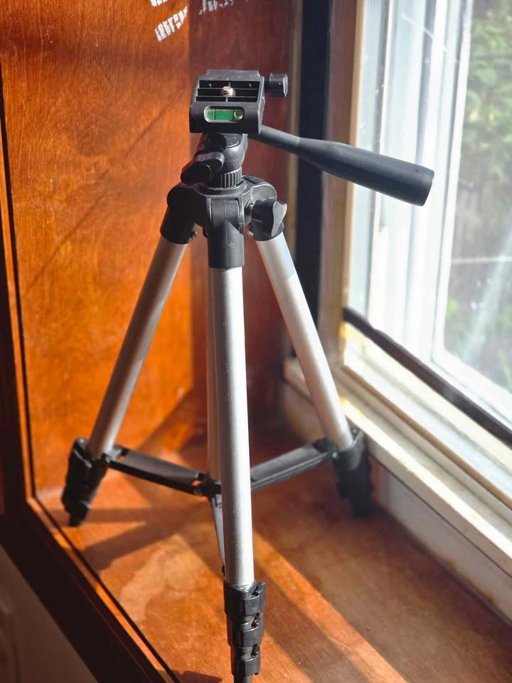 Camera Tripod with remote control - photo 2